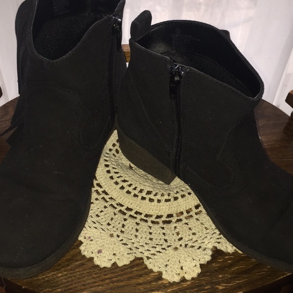 Boots - Picture 3 of 3